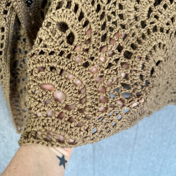 Tan Camel Crochet High Collar Pull Over Side Snap Closure Coastal Boho Poncho - Picture 3 of 12